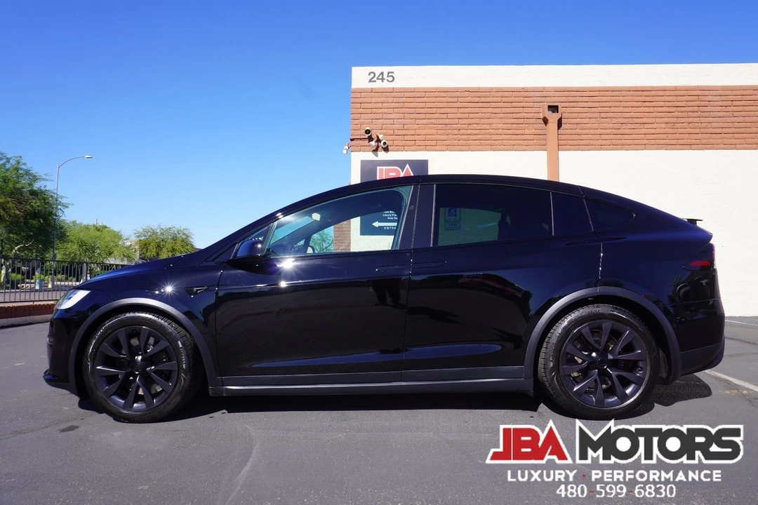 2023 Tesla Model X - Image 9 of 12