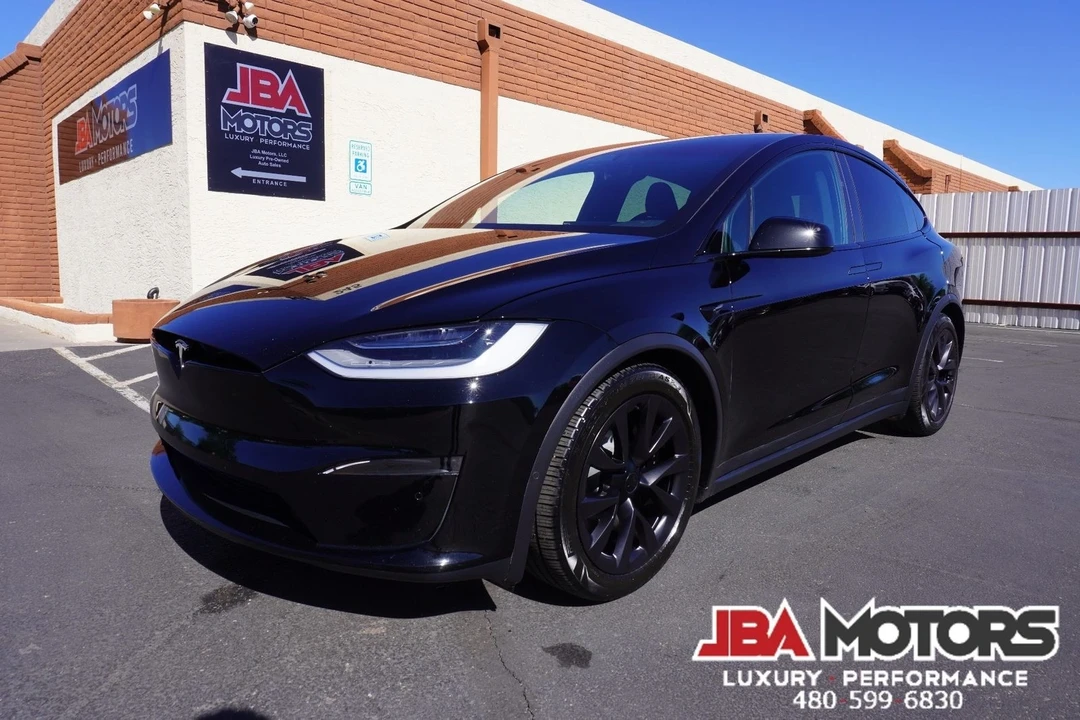 2023 Tesla Model X - Image 11 of 12