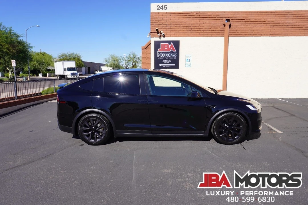 2023 Tesla Model X - Image 10 of 12