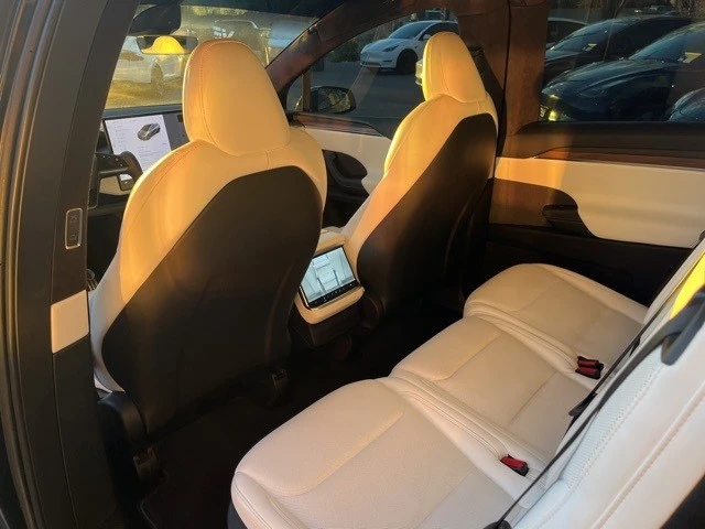 2023 Tesla Model X - Image 16 of 21