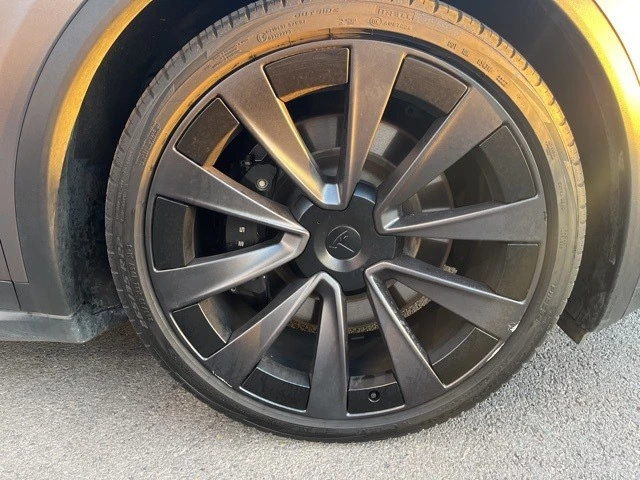 2023 Tesla Model X - Image 10 of 21