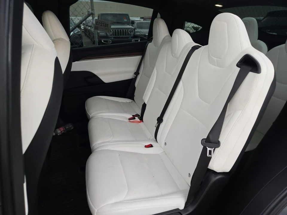 2023 Tesla Model X - Image 8 of 9