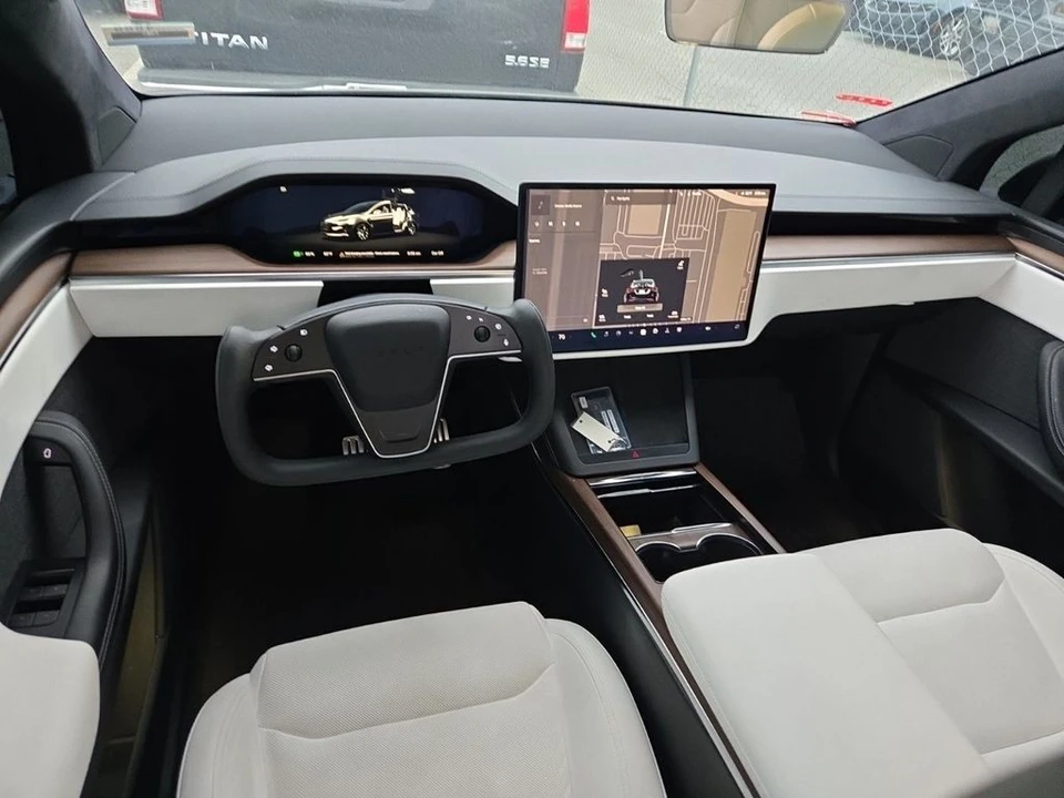 2023 Tesla Model X - Image 9 of 9