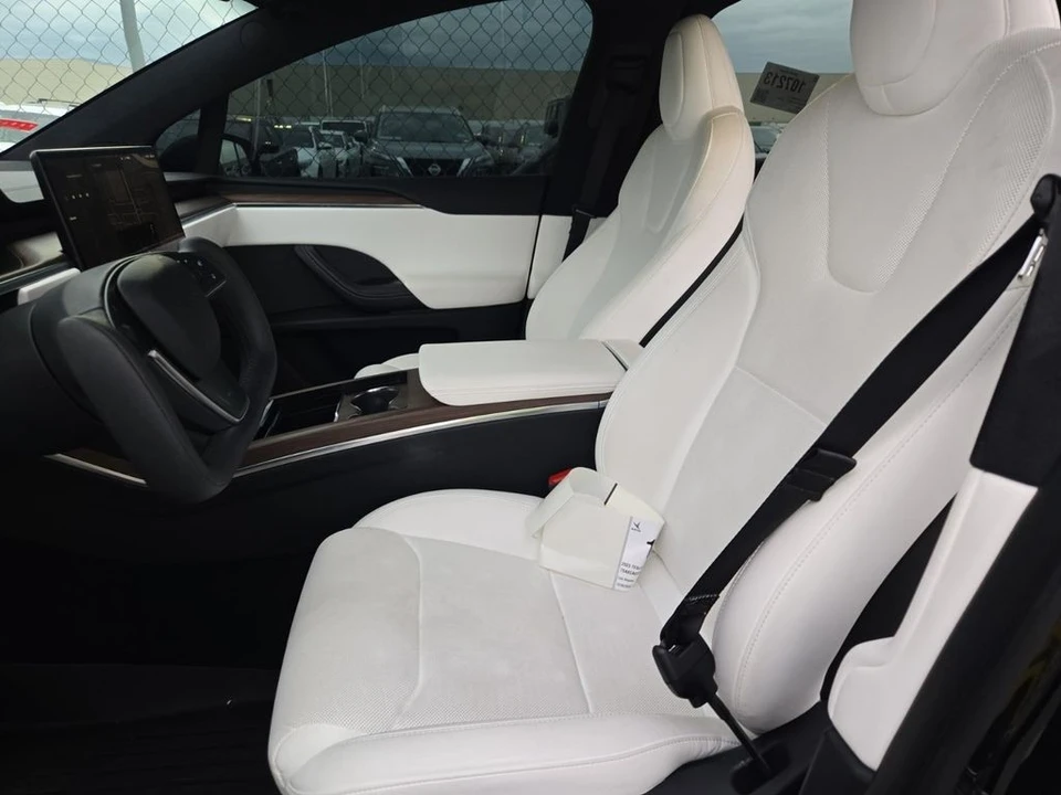 2023 Tesla Model X - Image 6 of 9