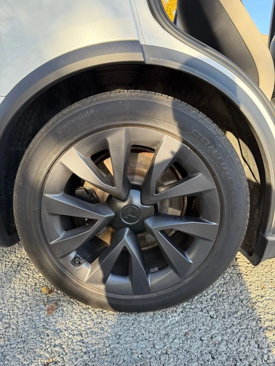 2023 Tesla Model X - Image 17 of 17