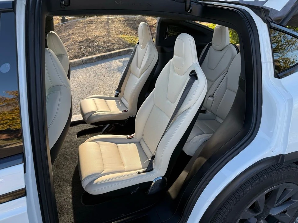 2023 Tesla Model X - Image 8 of 17