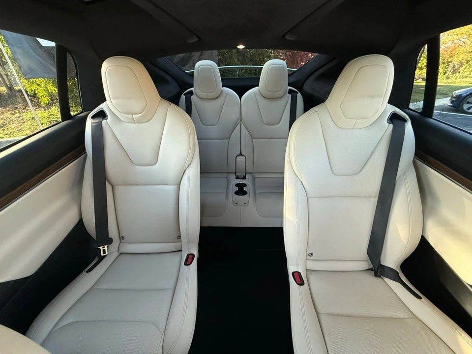 2023 Tesla Model X - Image 16 of 17