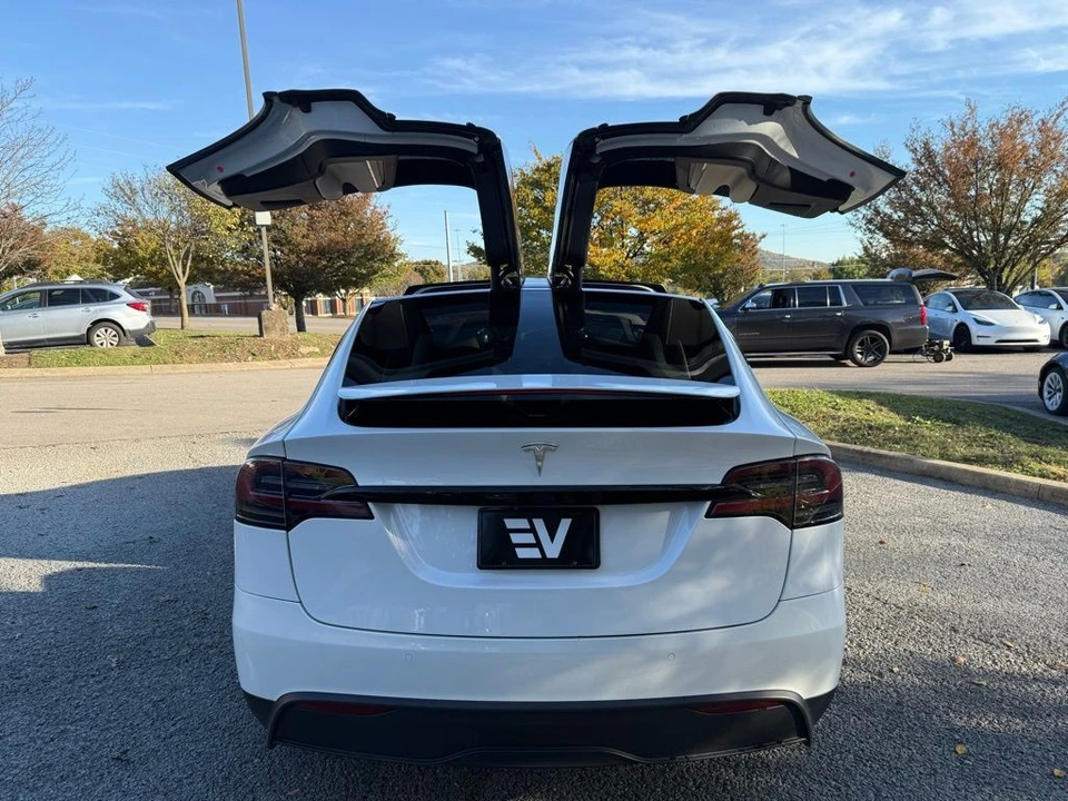 2023 Tesla Model X - Image 15 of 17