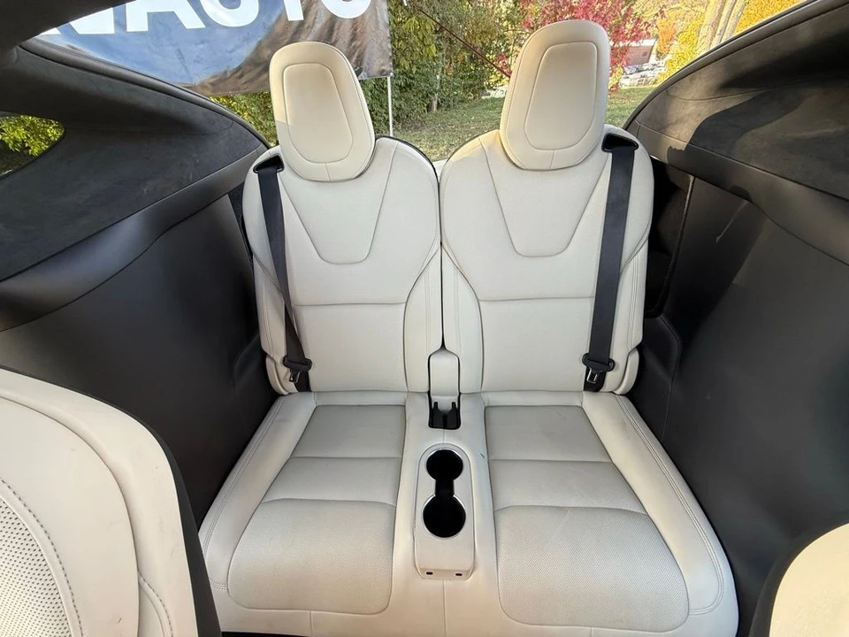 2023 Tesla Model X - Image 9 of 17