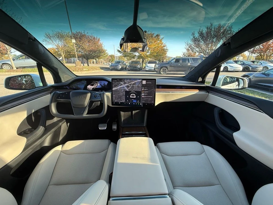 2023 Tesla Model X - Image 12 of 17