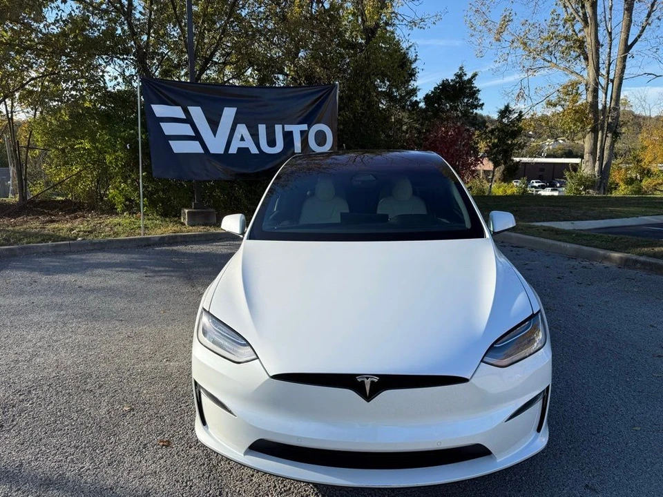 2023 Tesla Model X - Image 2 of 17