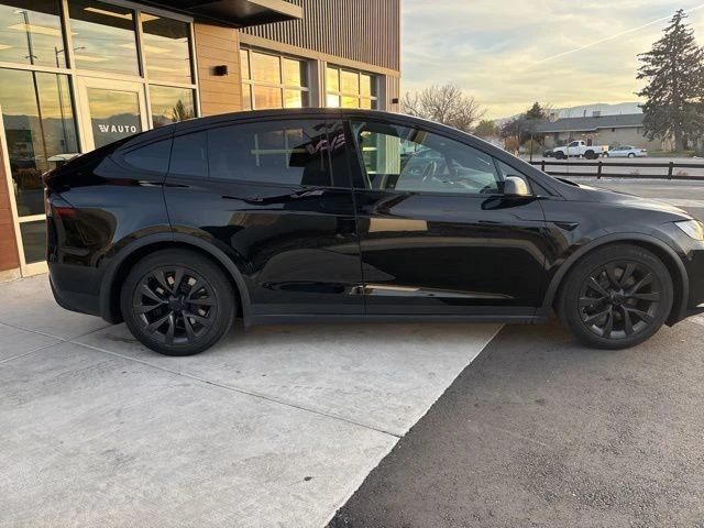 2023 Tesla Model X - Image 10 of 21