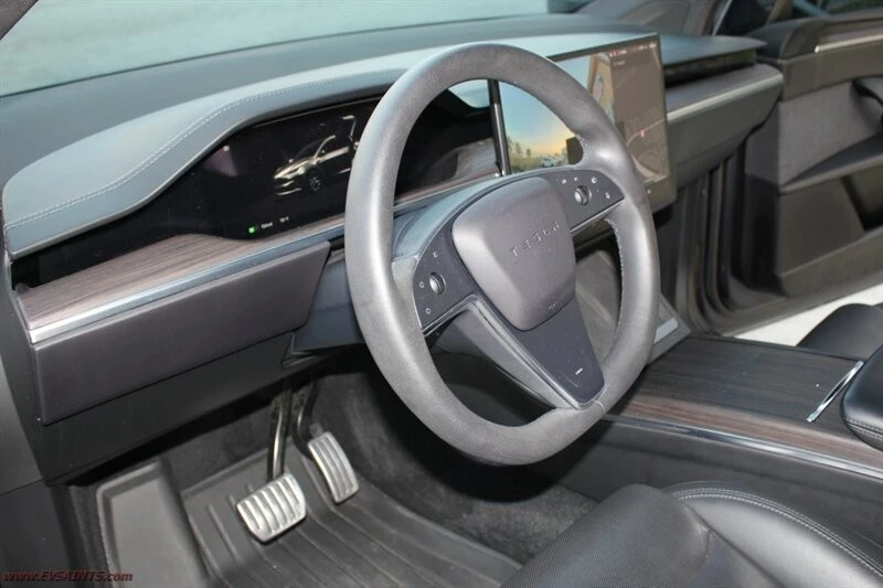 2023 Tesla Model X - Image 19 of 21