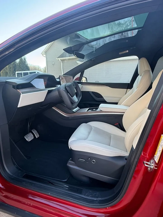 2023 Tesla Model X - Image 5 of 20