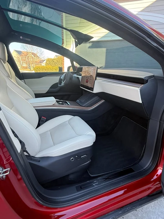 2023 Tesla Model X - Image 2 of 20