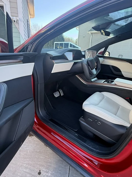 2023 Tesla Model X - Image 7 of 20