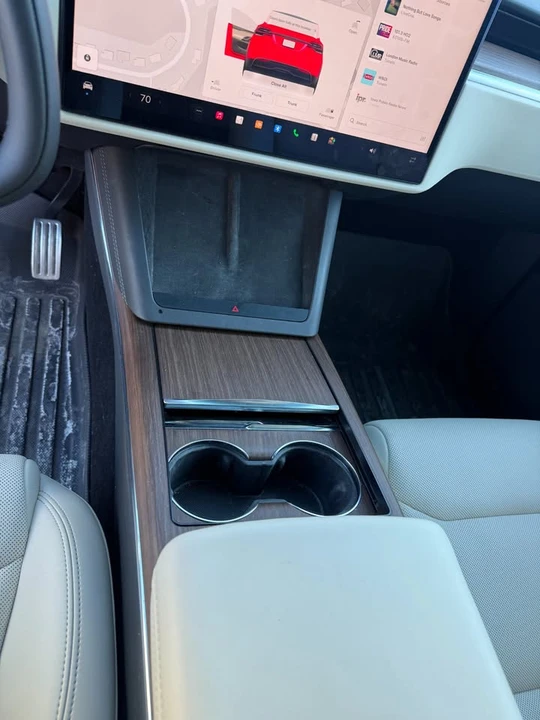 2023 Tesla Model X - Image 9 of 20