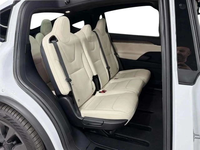 2023 Tesla Model X - Image 11 of 12
