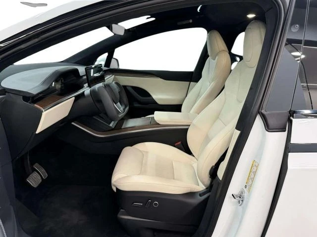 2023 Tesla Model X - Image 8 of 12