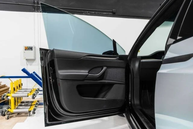 2023 Tesla Model X - Image 13 of 21