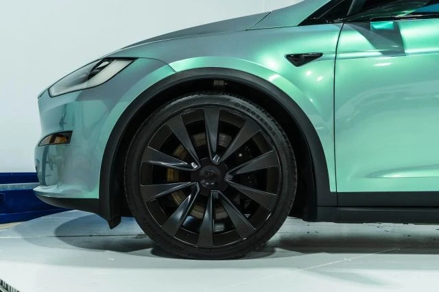 2023 Tesla Model X - Image 8 of 12