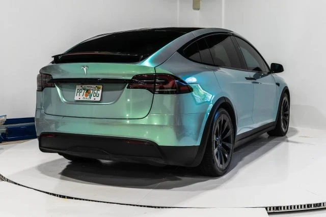 2023 Tesla Model X - Image 11 of 12