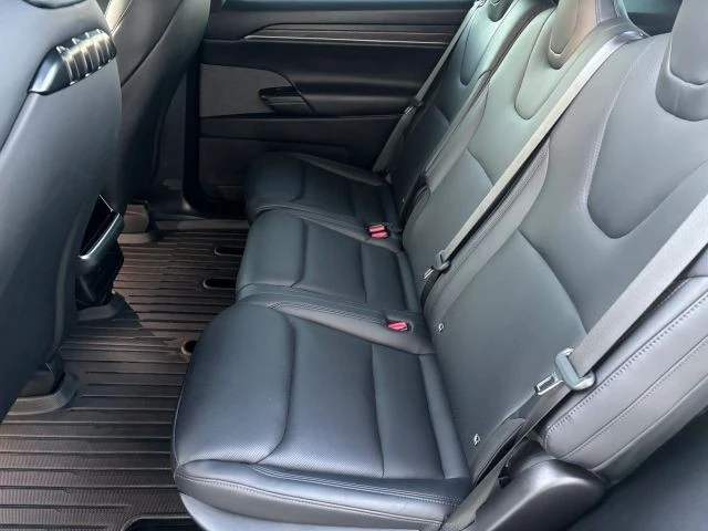 2023 Tesla Model X - Image 14 of 15