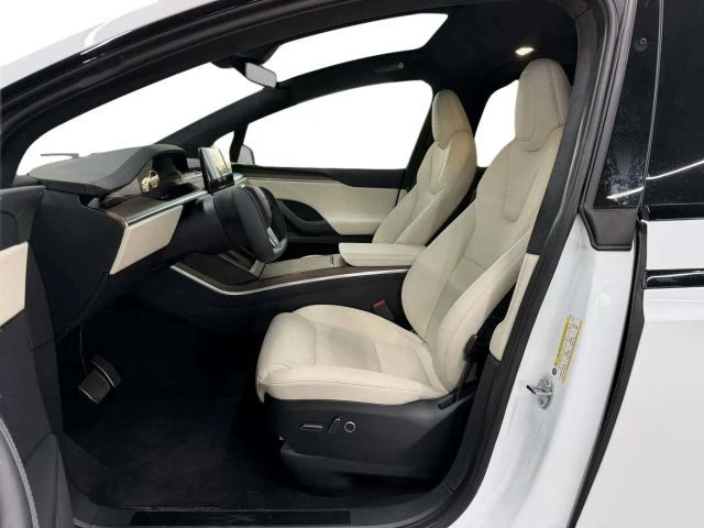 2023 Tesla Model X - Image 11 of 12