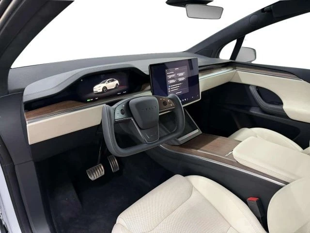 2023 Tesla Model X - Image 9 of 12