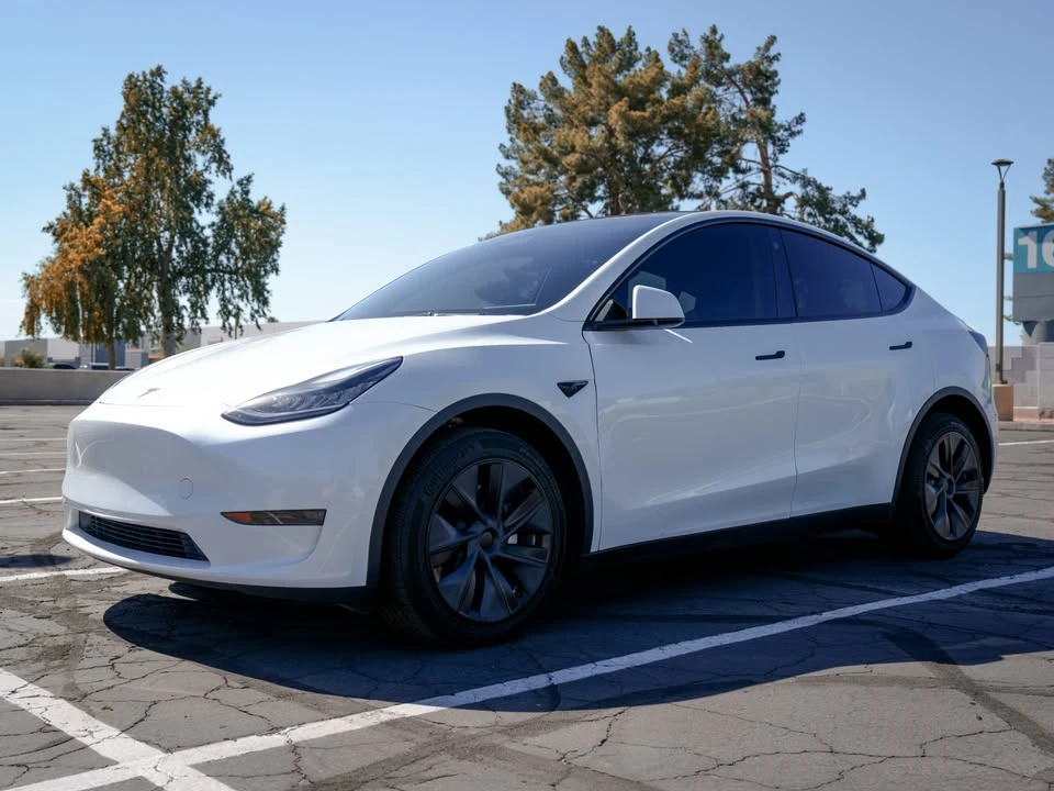 2023 Tesla Model Y - Image 2 of 20