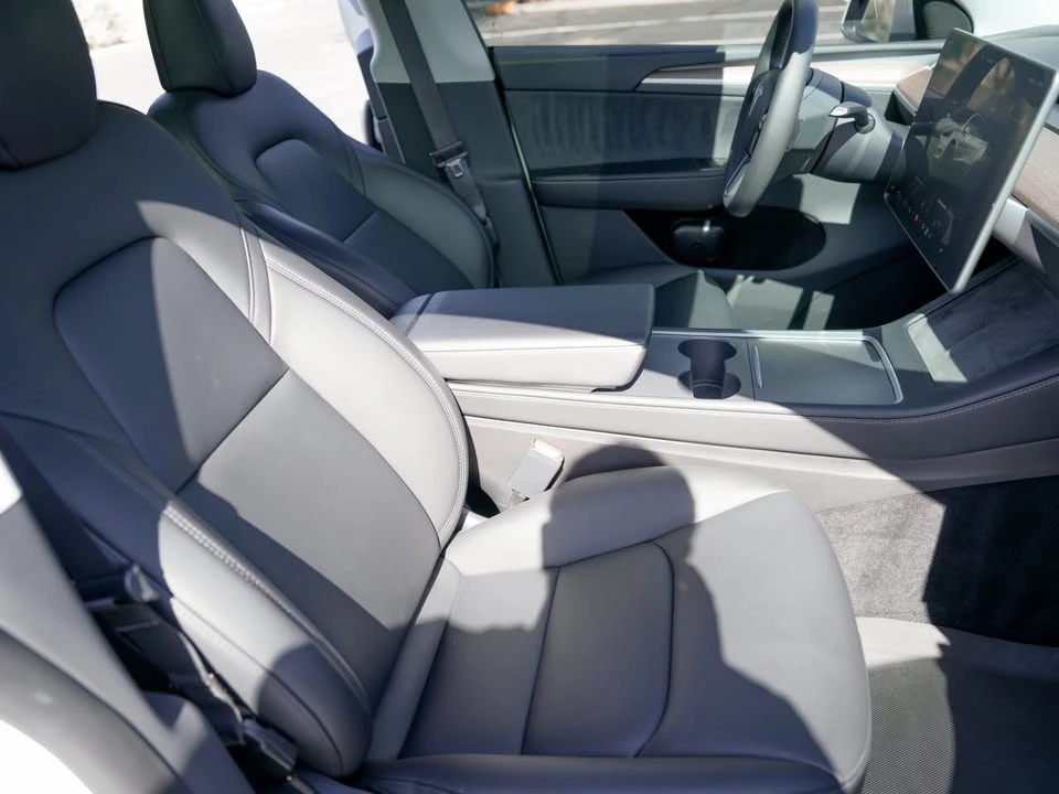 2023 Tesla Model Y - Image 16 of 20
