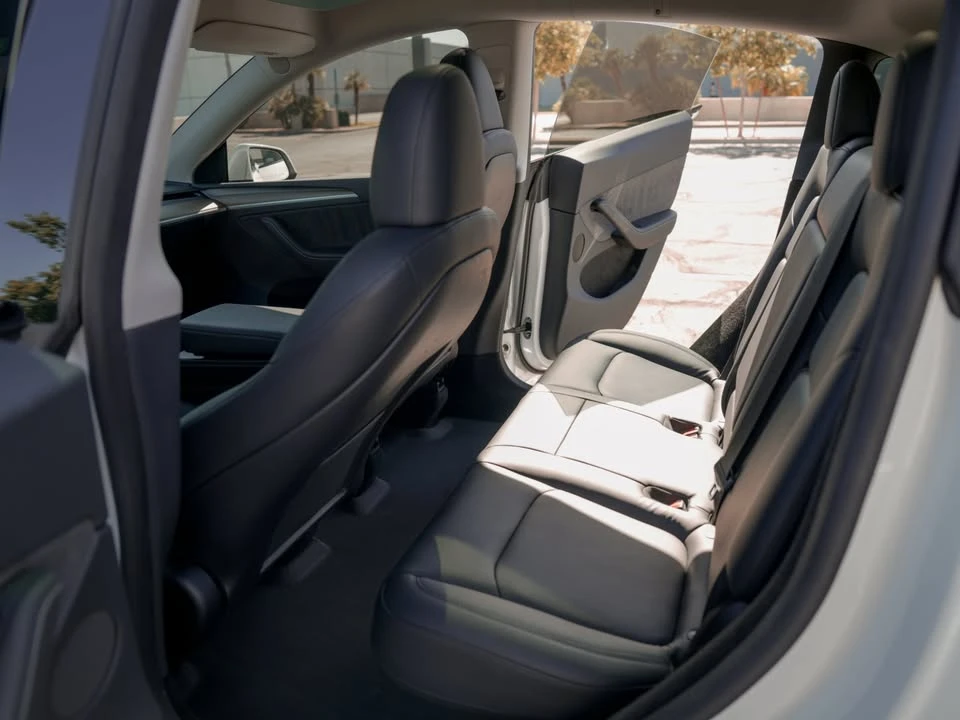 2023 Tesla Model Y - Image 18 of 20