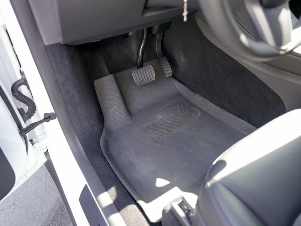 2023 Tesla Model Y - Image 13 of 20