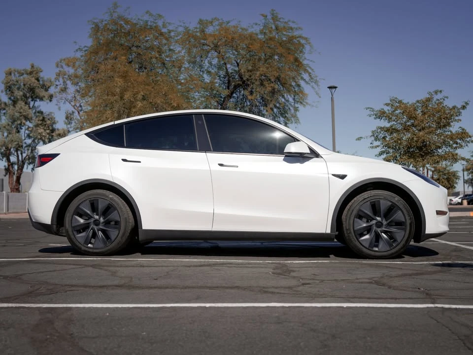 2023 Tesla Model Y - Image 4 of 20