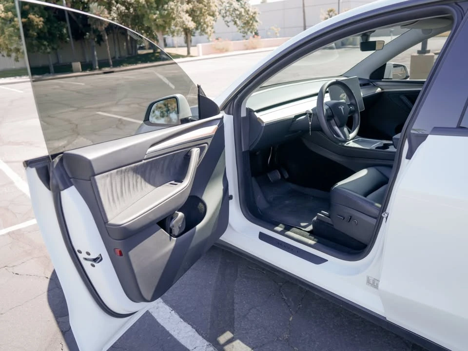 2023 Tesla Model Y - Image 11 of 20