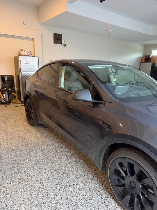 2023 Tesla Model Y - Image 2 of 9
