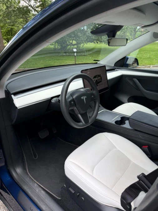 2023 Tesla Model Y - Image 9 of 20