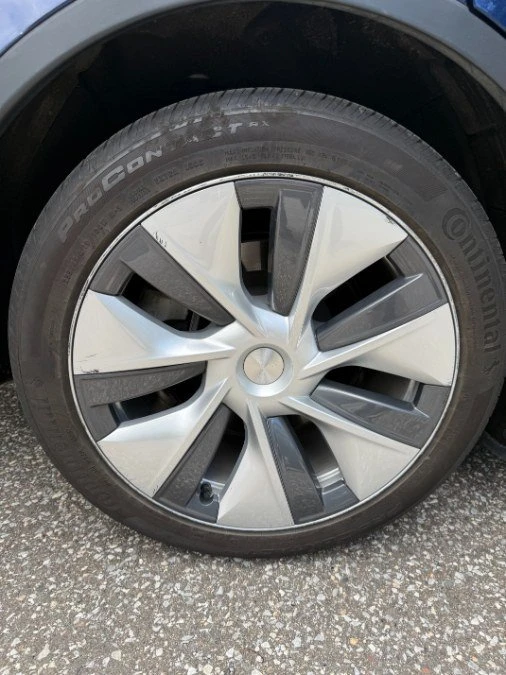 2023 Tesla Model Y - Image 16 of 20