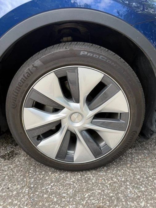 2023 Tesla Model Y - Image 18 of 20