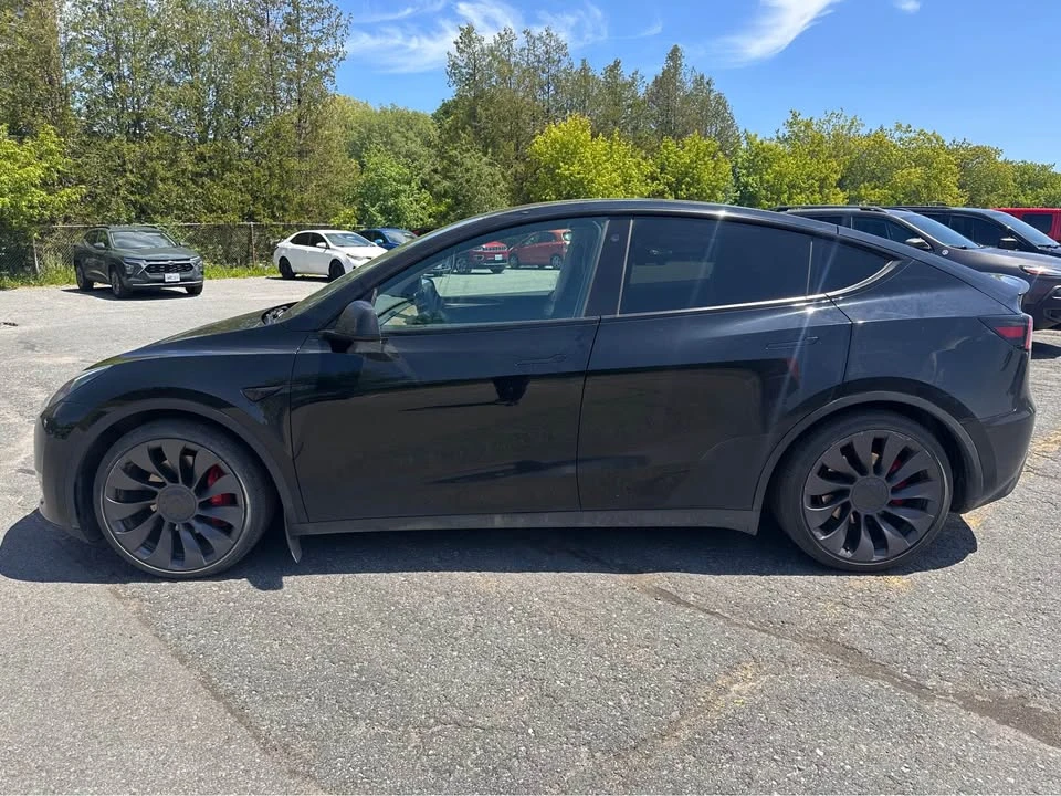 2023 Tesla Model Y - Image 2 of 10