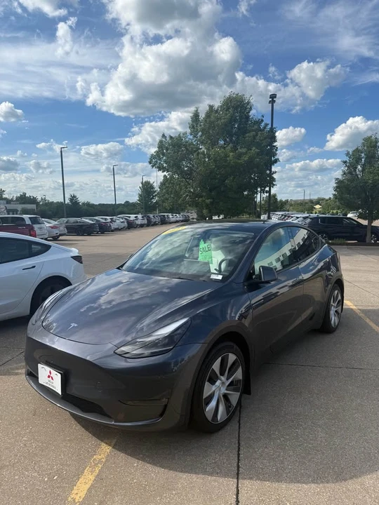 2023 Tesla Model Y - Image 2 of 9