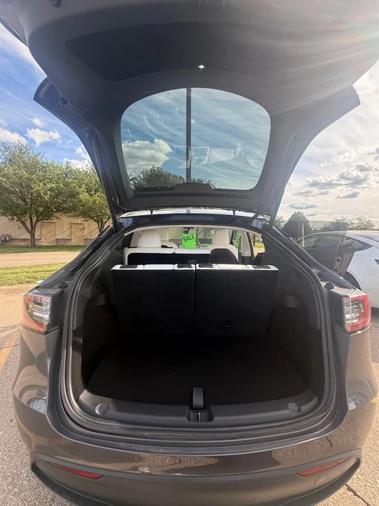 2023 Tesla Model Y - Image 8 of 9