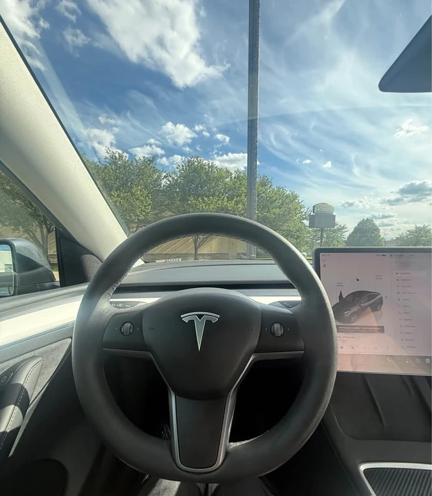 2023 Tesla Model Y - Image 4 of 9