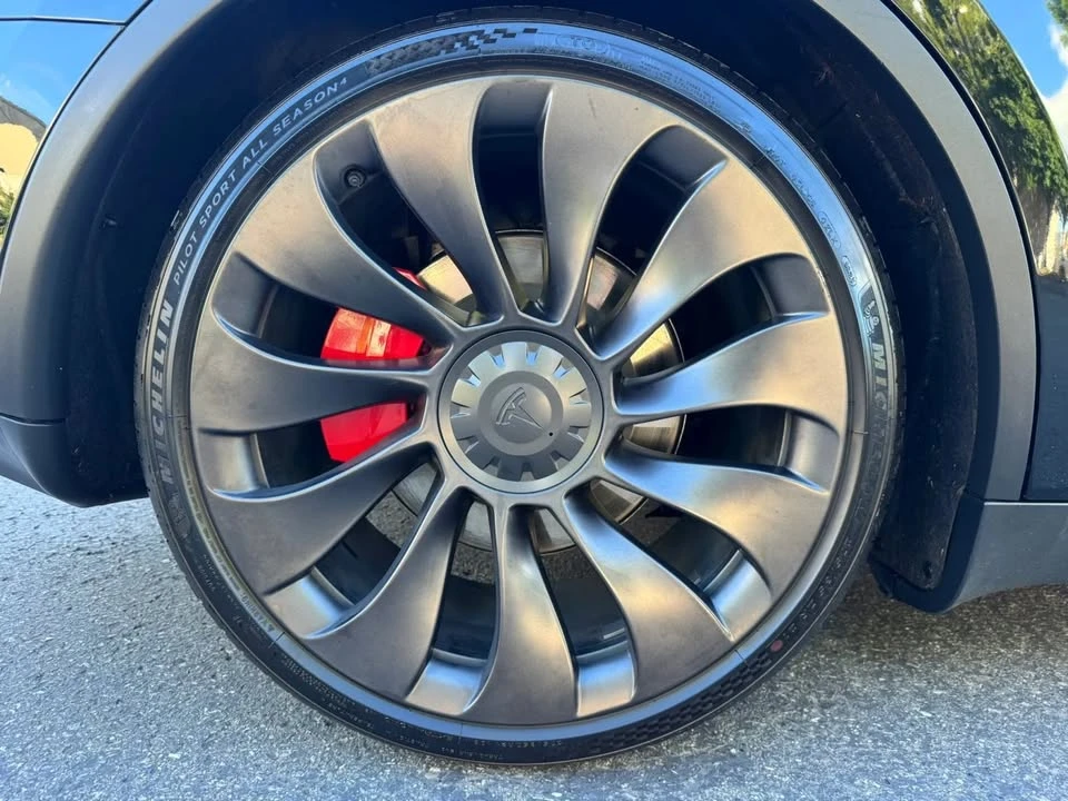 2023 Tesla Model Y - Image 18 of 20