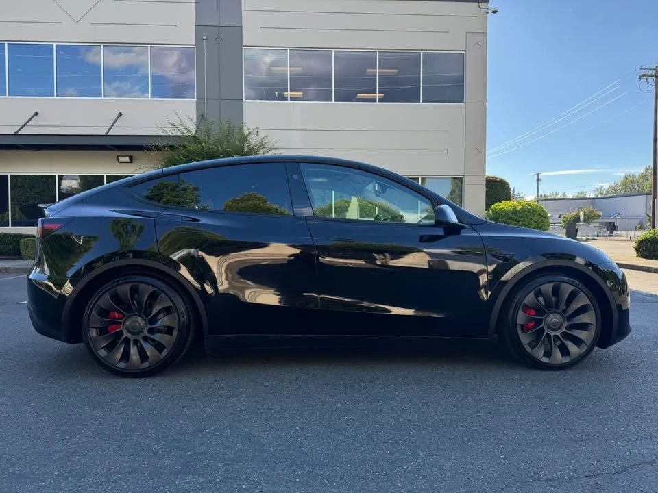 2023 Tesla Model Y - Image 12 of 20