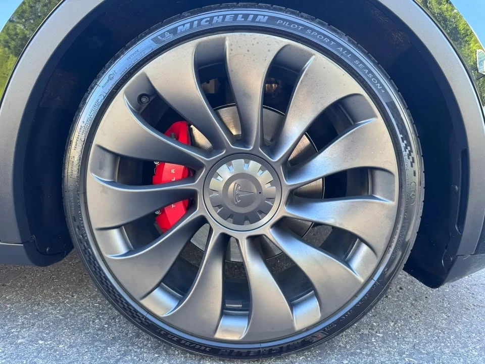 2023 Tesla Model Y - Image 17 of 20