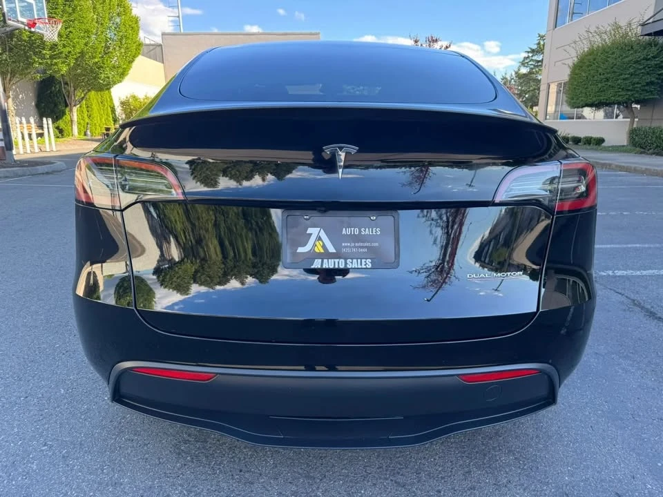2023 Tesla Model Y - Image 9 of 20