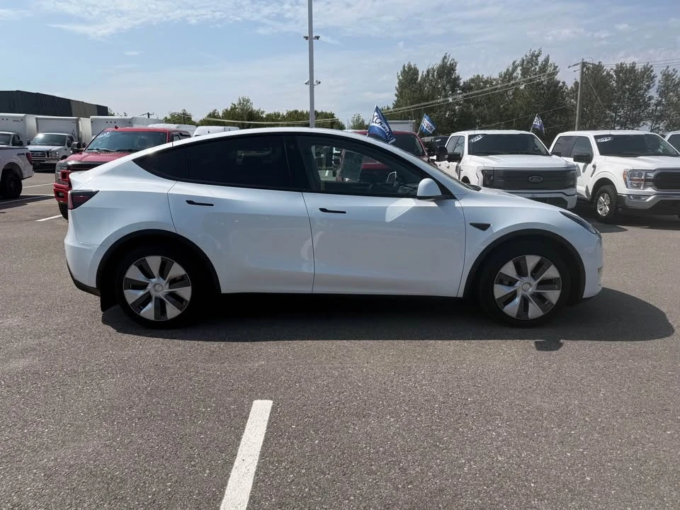 2023 Tesla Model Y - Image 7 of 14