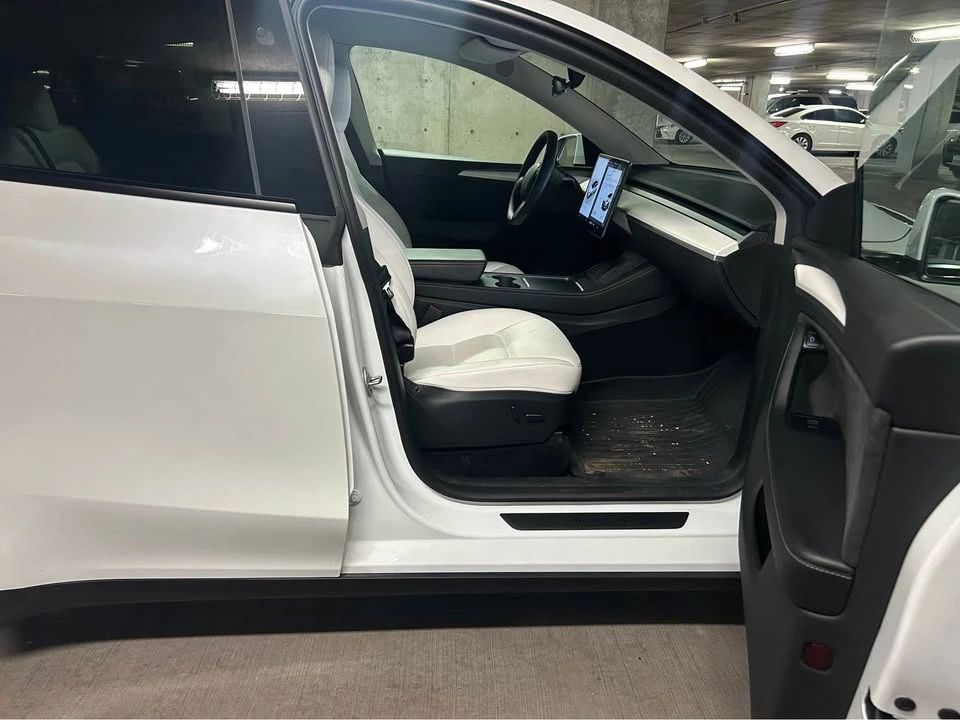 2023 Tesla Model Y - Image 3 of 5