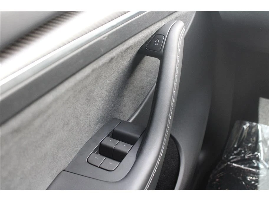 2023 Tesla Model Y - Image 18 of 20